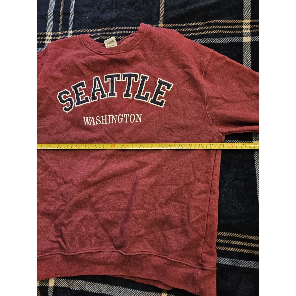 Seattle Washington Vintage Sweater 1990s Size Large Red / EMBROIDERED WORDS - Picture 3 of 7